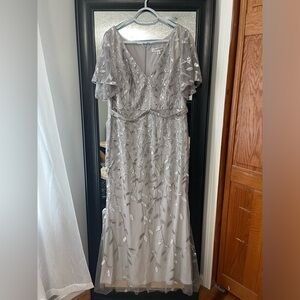 EverPretty mother of the bride dress. Wore once. Very flattering on.